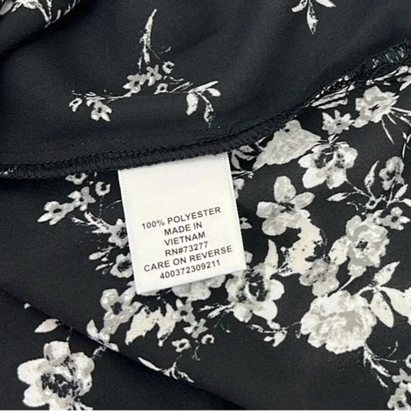 Elle Women’s Small Sleeveless Floral Print Hidden Button Up Closure Blouse - Picture 8 of 9